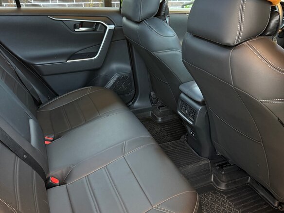 2020 Toyota RAV4 V (XA50), чёрный, 3700000 рублей - вид 9