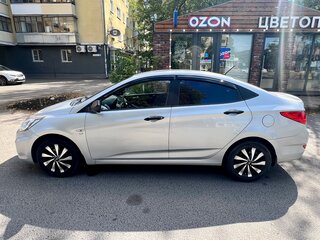 2013 Hyundai Solaris I, серебристый, 820000 рублей, вид 3
