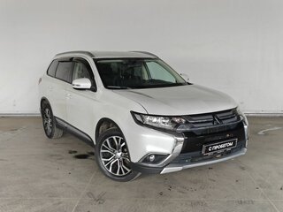 2017 Mitsubishi Outlander III Рестайлинг 2, белый, 1950000 рублей, вид 3