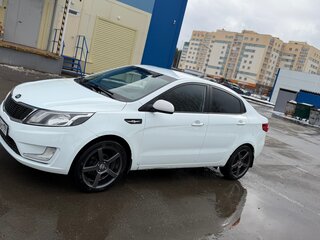 2013 Kia Rio 5-speed III, белый, 780000 рублей, вид 1