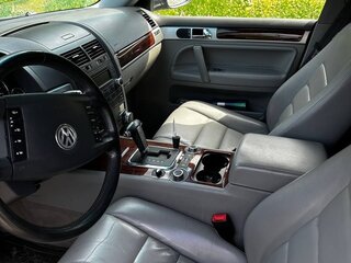 2009 Volkswagen Touareg I Рестайлинг, серый, 1290000 рублей, вид 5