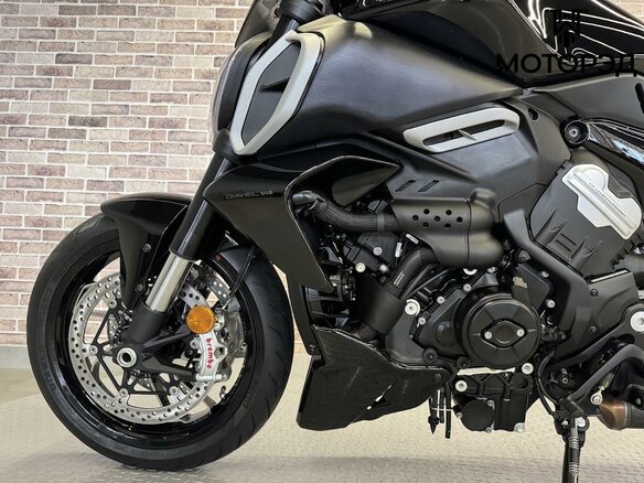 2023 Ducati Diavel V4, чёрный - вид 13