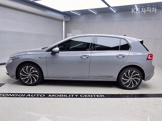 2024 Volkswagen Golf VIII Рестайлинг, голубой, 2500000 рублей, вид 4