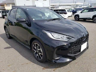2023 Toyota Yaris IV, чёрный, 1014000 рублей, вид 3