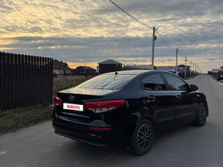 2015 Kia Rio III Рестайлинг, чёрный, 600000 рублей, вид 4