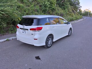 2010 Toyota Wish II, белый, 1150000 рублей, вид 4