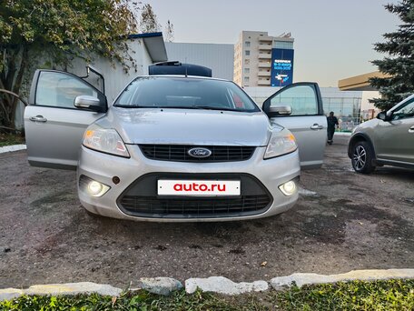 2011 Ford Focus II Рестайлинг, серебристый, 370000 рублей, вид 2