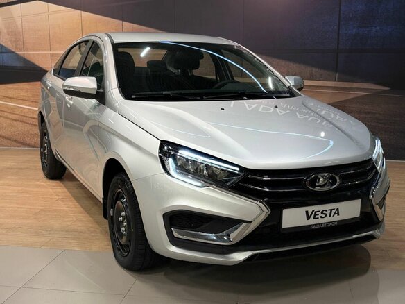 2026 Lada (ВАЗ) Vesta I Рестайлинг (NG), серебристый, 1705000 рублей - вид 2