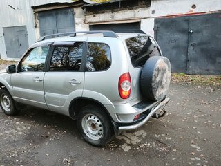 2011 Chevrolet Niva I Рестайлинг, серебристый, 285000 рублей, вид 3