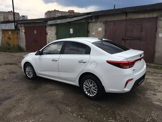 2020 Kia Rio IV, белый, 1550000 рублей, вид 1