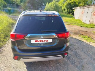 2020 Mitsubishi Outlander III Рестайлинг 3, серый, 2180000 рублей, вид 3
