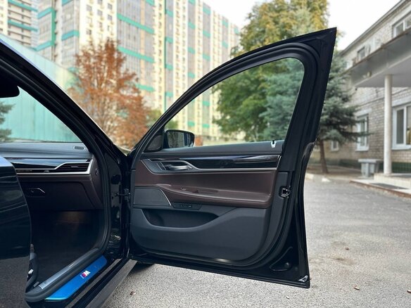 2020 BMW 7 серии 730d xDrive VI (G11/G12) Рестайлинг, чёрный, 8500000 рублей - вид 33