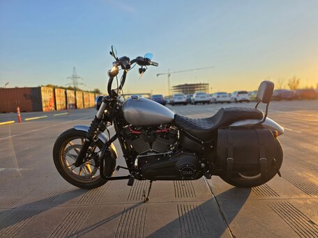 2021 Harley-Davidson Street Bob, серебристый, 1649000 рублей, вид 2