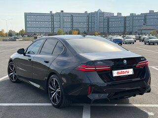 2025 BMW 5 серии 530i xDrive VIII (G60/G61/G68), синий, 7300000 рублей, вид 5