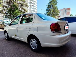 2002 Toyota Platz, белый, 385000 рублей, вид 3