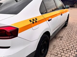 2021 Volkswagen Polo VI, красный, 1300000 рублей, вид 2