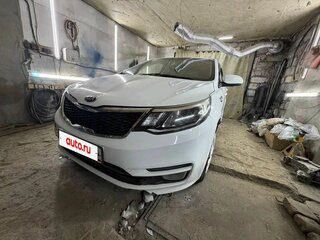 2017 Kia Rio III Рестайлинг, белый, 600000 рублей, вид 3