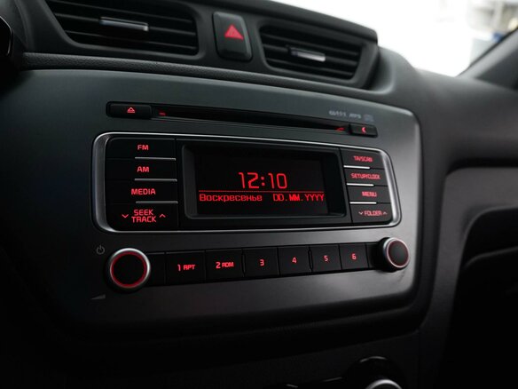 2017 Kia Rio III Рестайлинг, серебристый - вид 12