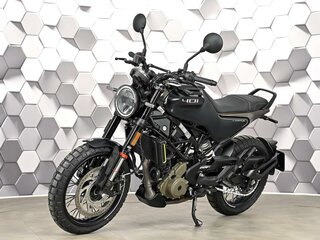 2023 Husqvarna Svartpilen 401, чёрный, 595000 рублей, вид 2