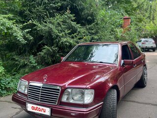 1993 Mercedes-Benz W124 220, красный, 520000 рублей, вид 2