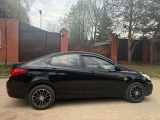 2013 Hyundai Solaris I, чёрный, 850000 рублей, вид 3
