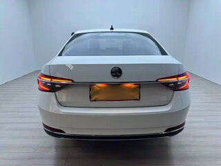 2023 Skoda Superb III Рестайлинг, белый, 1730000 рублей, вид 5