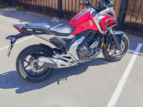 2021 Honda NC 750X, красный, 920000 рублей, вид 2