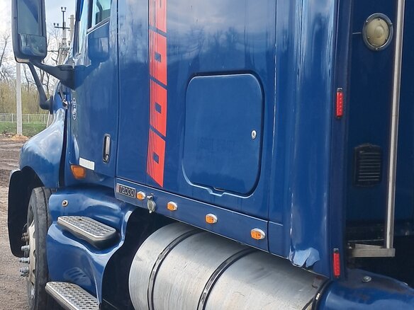 2004 Kenworth T2000, синий, 2000000 рублей - вид 12