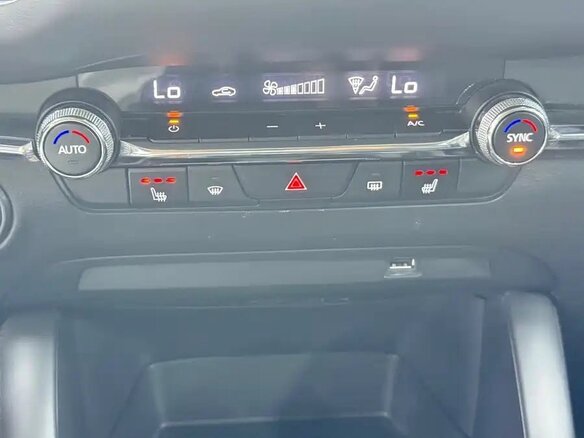 2021 Mazda 3 Axela IV (BP), красный, 1820000 рублей - вид 7