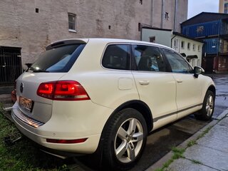 2011 Volkswagen Touareg II, белый, 1520000 рублей, вид 4