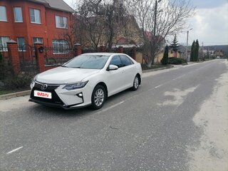 2015 Toyota Camry VII (XV50) Рестайлинг, белый, 1680000 рублей, вид 1