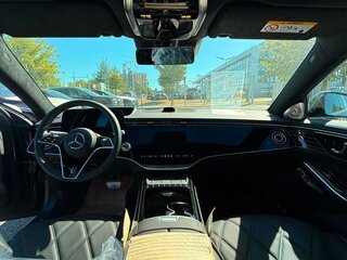 2026 Mercedes-Benz Maybach S-Класс 580 II (Z223) Рестайлинг, зелёный, 34500000 рублей, вид 2