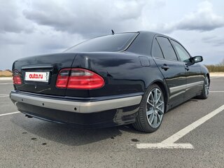 2001 Mercedes-Benz E-Класс 200 II (W210, S210) Рестайлинг, чёрный, 570000 рублей, вид 4