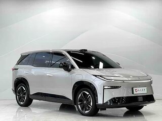 2026 Toyota bZ3X 50 kWh, серебристый, 2700100 рублей, вид 2
