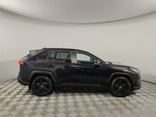 2020 Toyota RAV4 V (XA50), чёрный, 2699000 рублей, вид 4