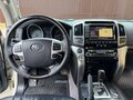 2012 Toyota Land Cruiser 200 Series Рестайлинг 1, белый - вид 11
