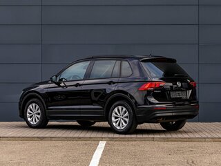 2020 Volkswagen Tiguan II, чёрный, 2355000 рублей, вид 4