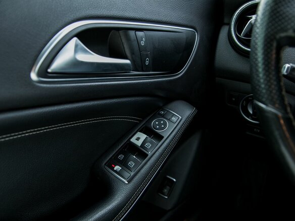2014 Mercedes-Benz CLA 200 I (C117, X117), фиолетовый, 1420000 рублей - вид 24