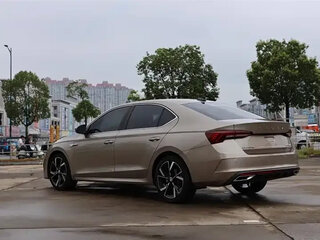 2022 Skoda Octavia IV (A8), коричневый, 2259099 рублей, вид 4