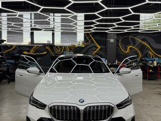 2025 BMW 5 серии Long 530Li xDrive VIII (G60/G61/G68), белый, 7300000 рублей, вид 2