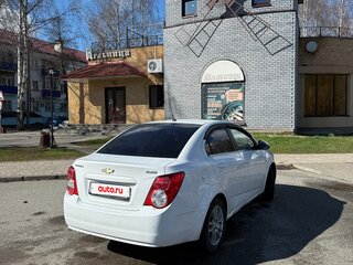 2014 Chevrolet Aveo II, белый, 700000 рублей, вид 4