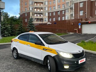 2016 Kia Rio III Рестайлинг, серебристый, 520000 рублей, вид 4