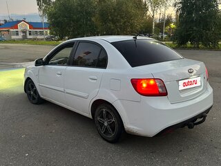 2010 Kia Rio II Рестайлинг, белый, 320000 рублей, вид 5