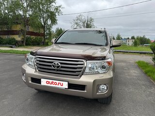 2013 Toyota Land Cruiser 200 Series Рестайлинг 1, бежевый, 3500000 рублей, вид 3