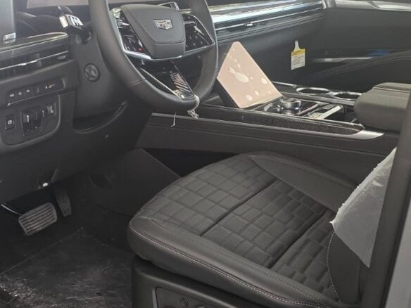 2026 Cadillac Escalade-V ESV I Рестайлинг, чёрный, 34060000 рублей - вид 1