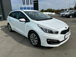 2018 Kia Ceed II Рестайлинг, белый, 1569000 рублей, вид 3