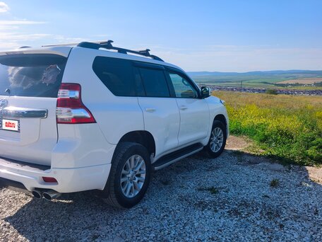 2013 Toyota Land Cruiser Prado 150 Series Рестайлинг 1, белый, 3200000 рублей, вид 4