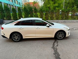 2021 Kia K5 III, белый, 1900000 рублей, вид 2