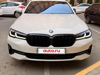 2020 BMW 5 серии 540i VII (G30/G31/G38) Рестайлинг, белый, 4700000 рублей, вид 3