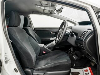 2012 Toyota Prius III Рестайлинг (XW30), белый, 1200000 рублей, вид 5